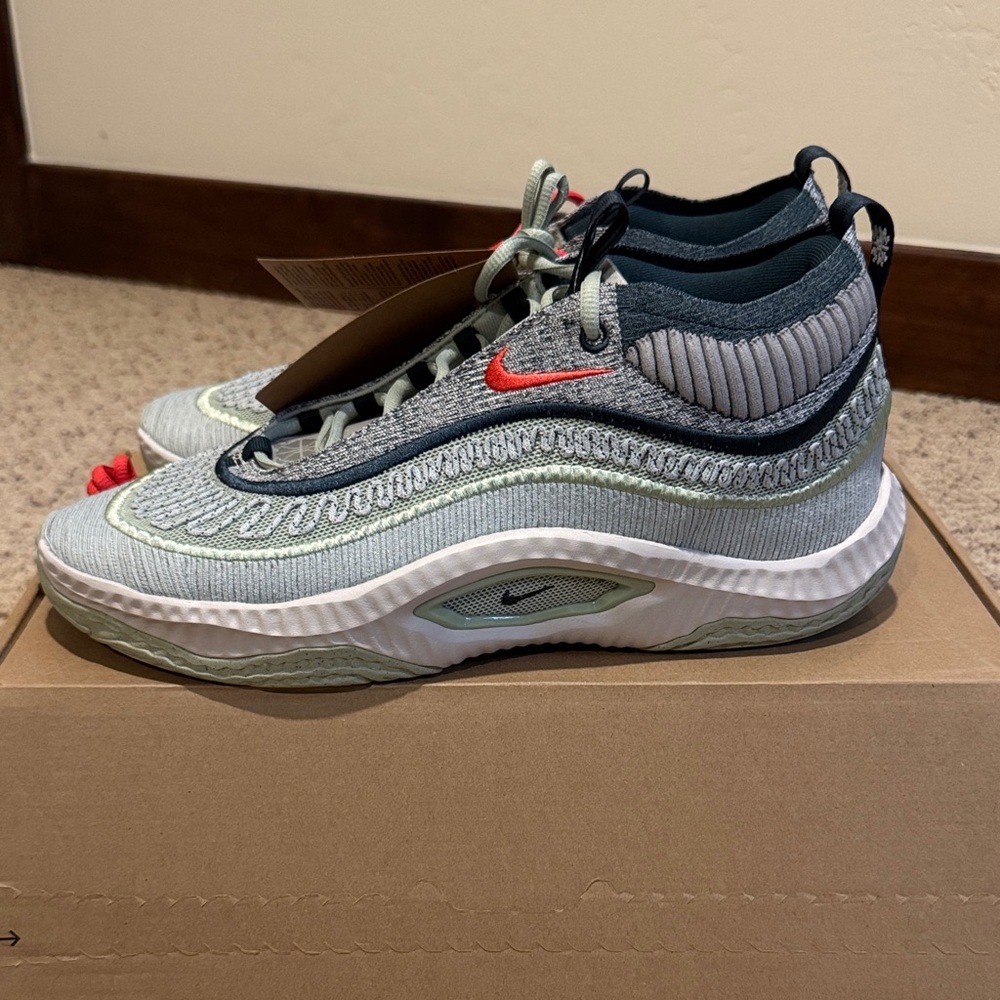 Nike Cosmic Unity 3 - men’s size 12